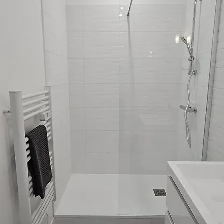 Belle Maison Loft Patio Jacuzzi Clim Holiday home Tours