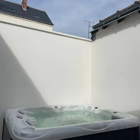 Semesterbostad Belle Maison Loft Patio Jacuzzi Clim
