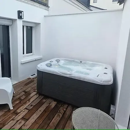 Belle Maison Loft Patio Jacuzzi Clim Semesterbostad *