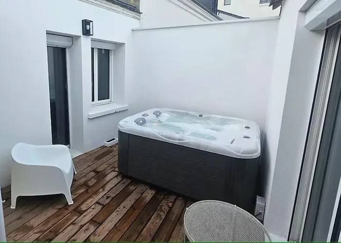 Belle Maison Loft Patio Jacuzzi Clim Holiday home *
